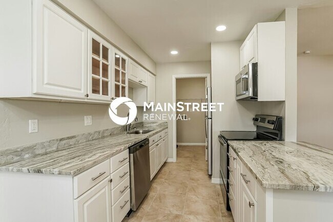 Building Photo - 4 Bedroom Pet-Friendly Home in FORT MYERS, FL with Main Street Renewal