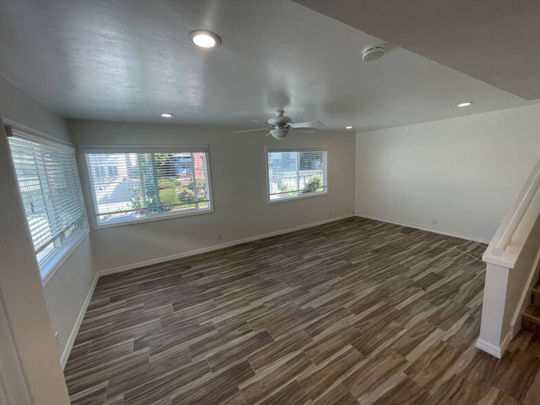 Building Photo - 221 W Escalones