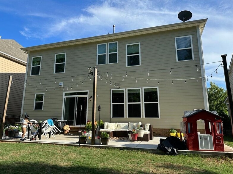 Building Photo - 3000 Fallondale Rd