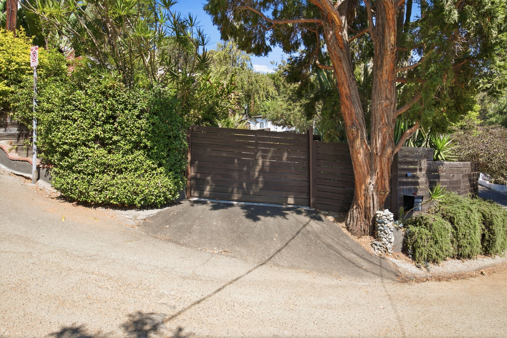 Building Photo - 8555 Walnut Dr