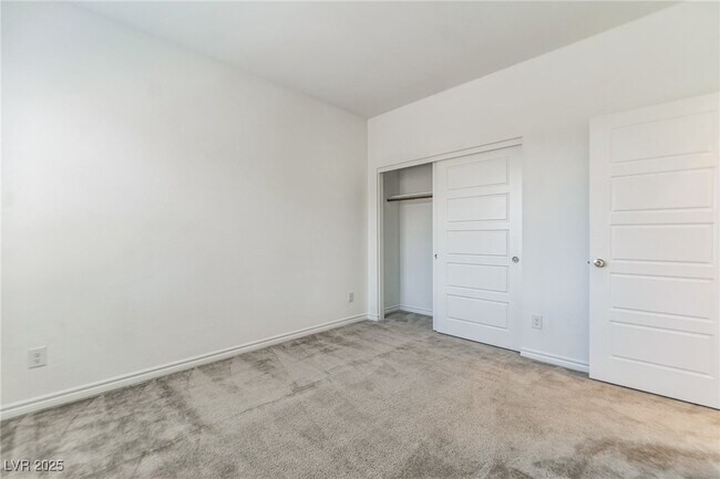 Building Photo - 6860 Chargehand Ave