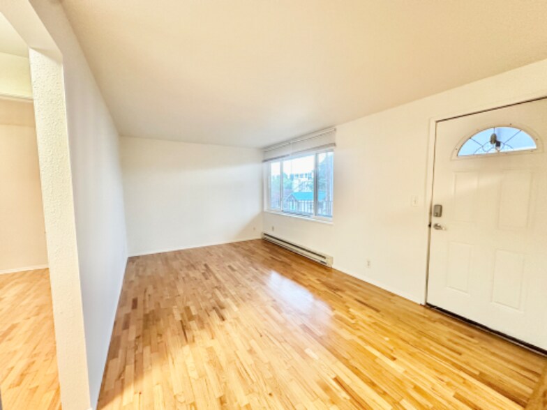 Building Photo - 5101 Ravenna Ave NE