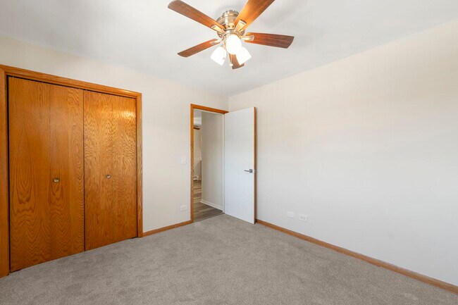 Building Photo - 5400 W Dakin St