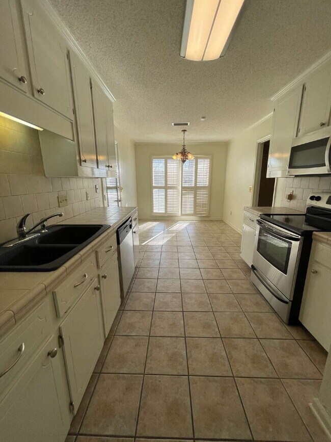 Building Photo - Available FOR RENT in Dothan, AL!!