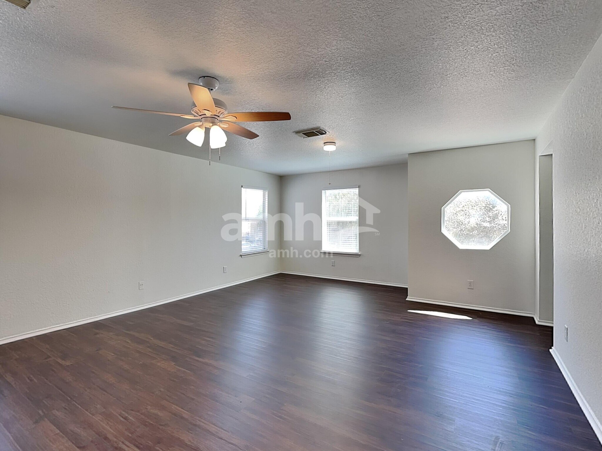 Building Photo - 10423 Manor Crk