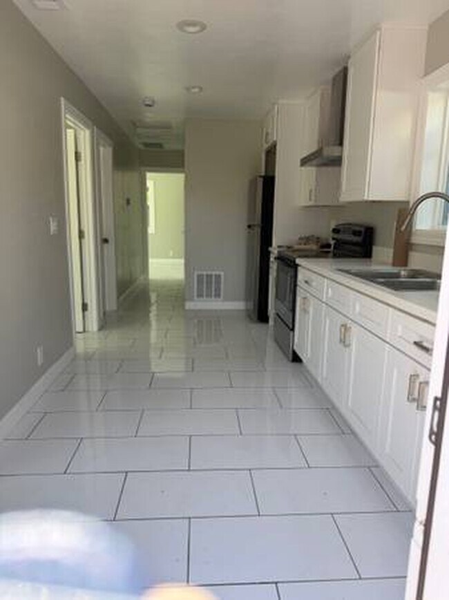 Building Photo - 1094 Saddlewood Dr