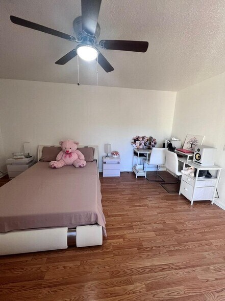 Building Photo - 1700 Embassy Dr