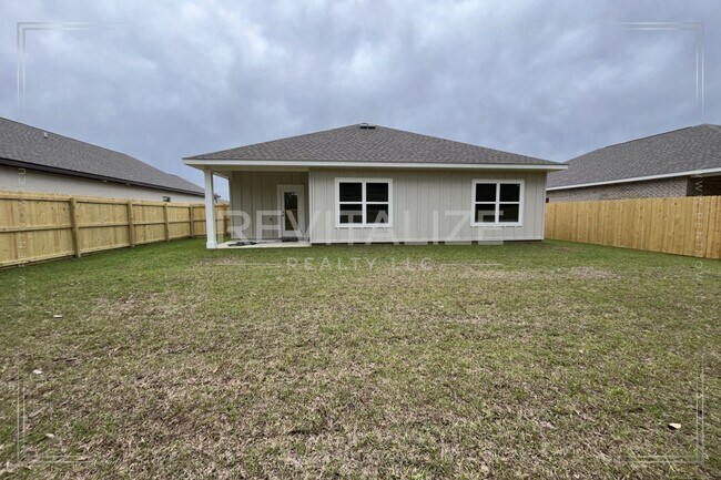 Building Photo - Charming 4BR/2BA Home in Hadley Village – Modern Comfort & Style!