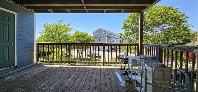 Building Photo - 9535 Bay Front Dr