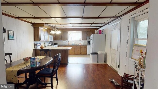 Building Photo - 415 E Flora St