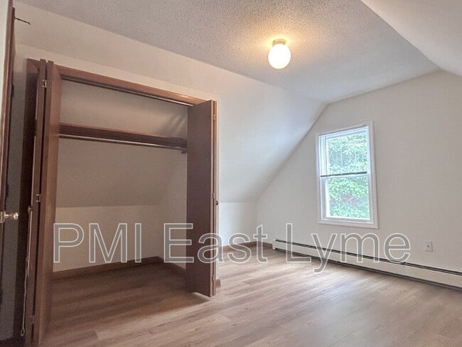 Building Photo - 55 Hedge Ave