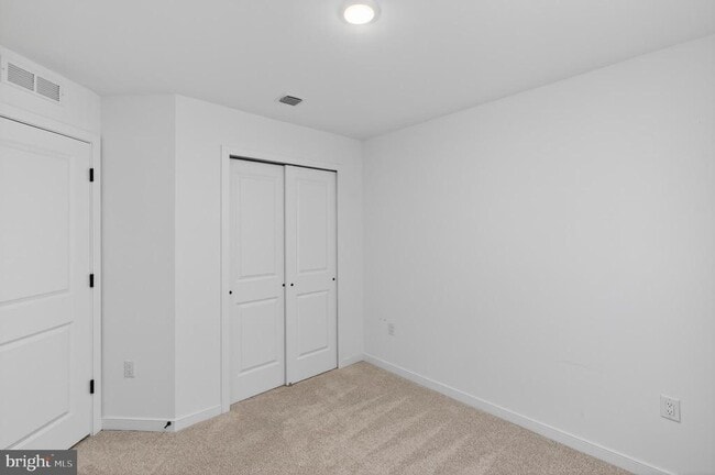 Building Photo - 73 Basswood St