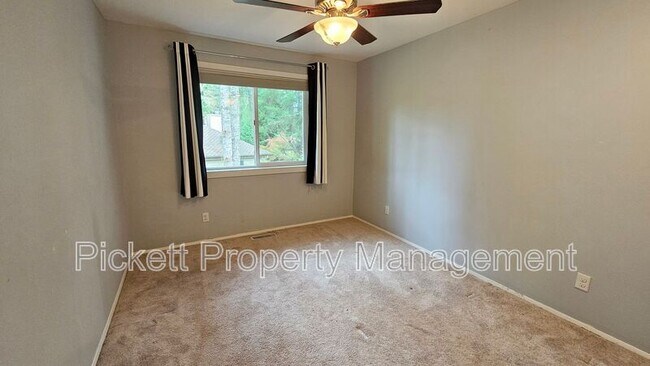 Building Photo - 6559 Gleneagle Ave SW