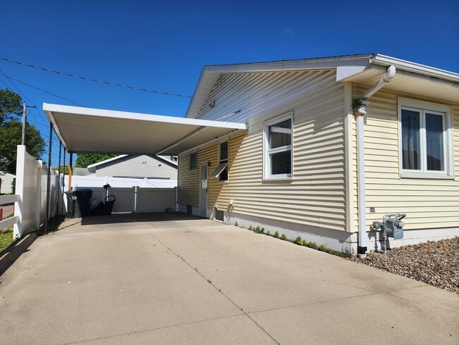 Building Photo - 506 Kimball Ave