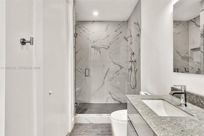 Building Photo - 2100 Miami Rd