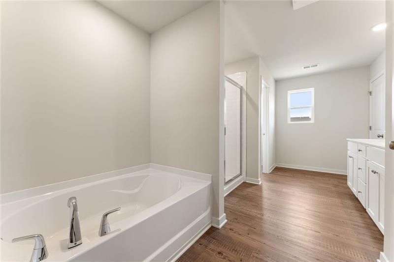 Building Photo - 1303 Farmers Loop