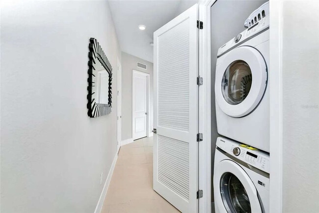 Building Photo - 7740 Sandy Ridge Dr