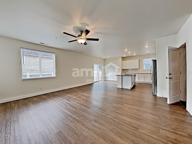 Building Photo - 10618 137th St E