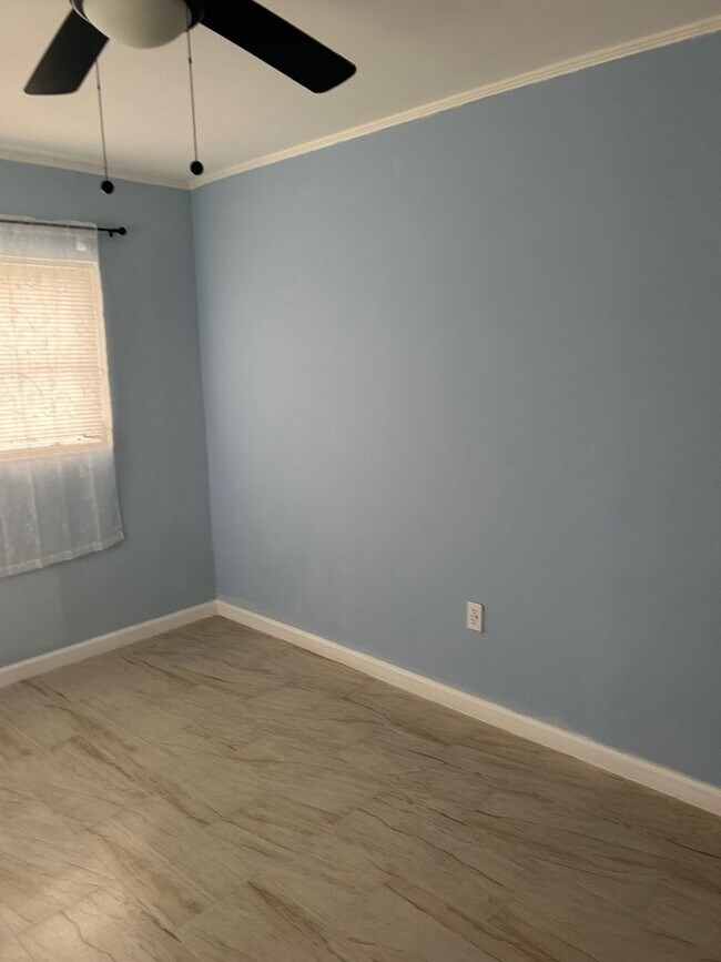 Building Photo - 4BD/2BA on the Island!