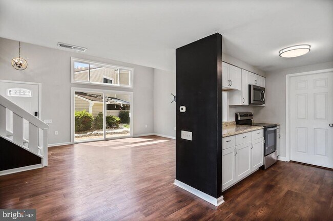 Building Photo - 1523 Kensington Dr