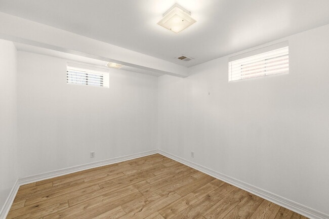 Building Photo - Beautiful 4 Bedroom/3 Bathroom Home in University Hills Area!