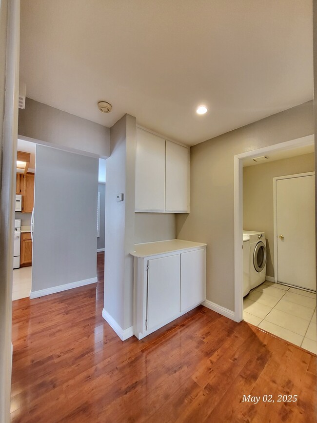 Building Photo - 7614 Isley Ave