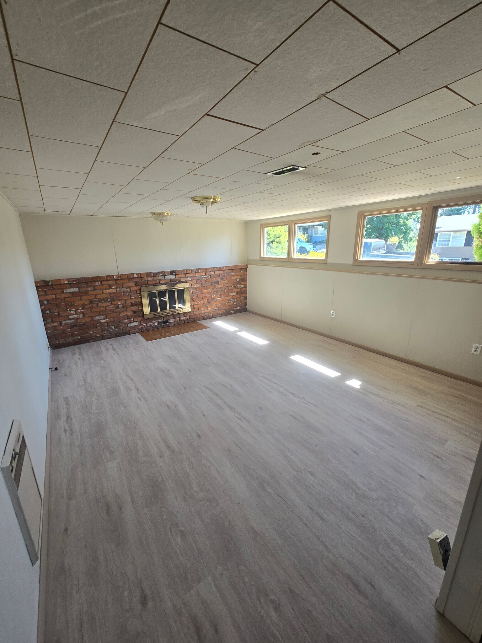 Building Photo - 3010 W Weile Ave