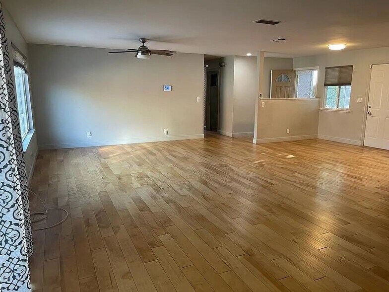 Building Photo - 279 Lisawood Dr