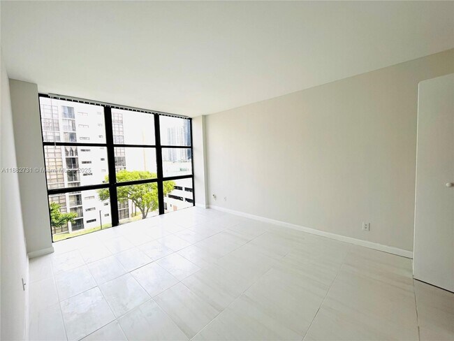 Building Photo - 16909 N Bay Rd