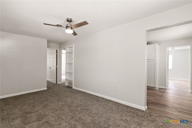 Building Photo - 504 N 2nd St