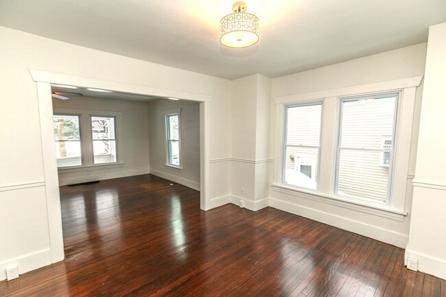 Building Photo - 347 High St