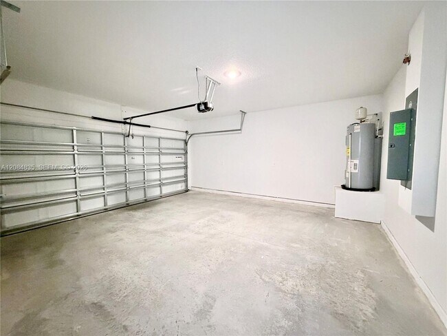 Building Photo - 4443 Vibernum Ave