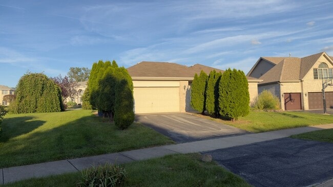 Building Photo - 21223 Alessandra Dr