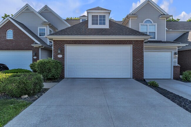 Building Photo - 2950 Hunley Dr