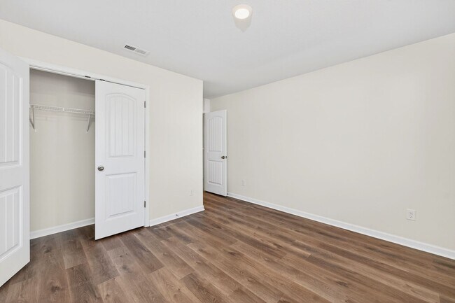 Building Photo - Available now! Stunning 3-Bedroom Home in Meredith Woods