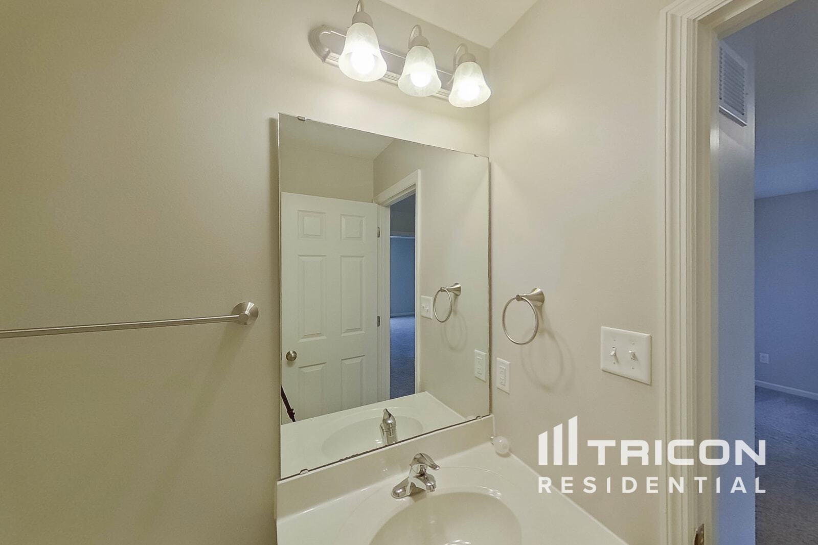 Building Photo - 6024 New Town Dr