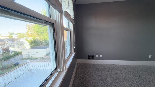 Building Photo - 6015 Elizabeth Ave