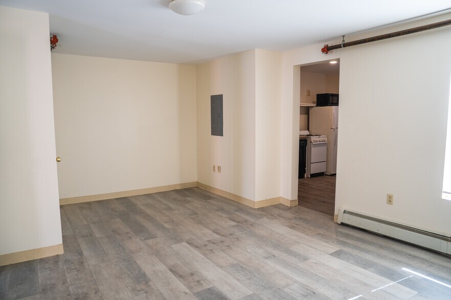 Building Photo - 1267 Elm St