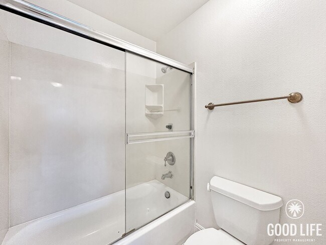 Building Photo - Beautiful 1BD/1BA W/ Reserved Parking and In-Unit Laundry in North Park!