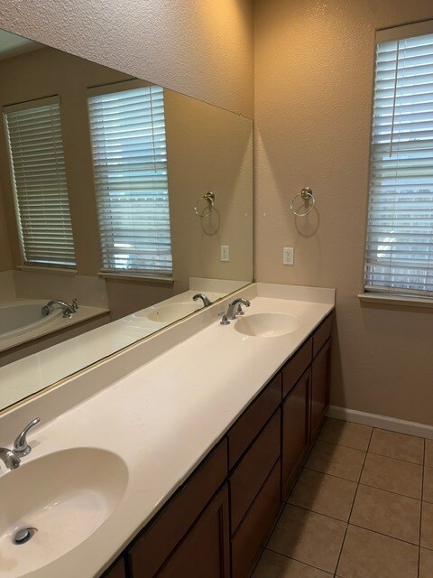Building Photo - 508 Lassen Way