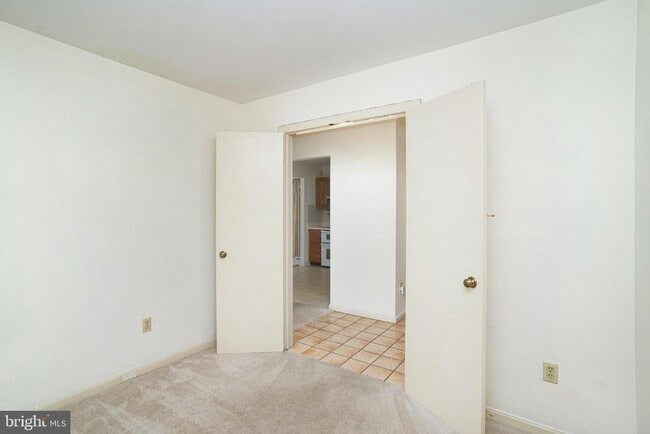 Building Photo - 224 Crescent Dr