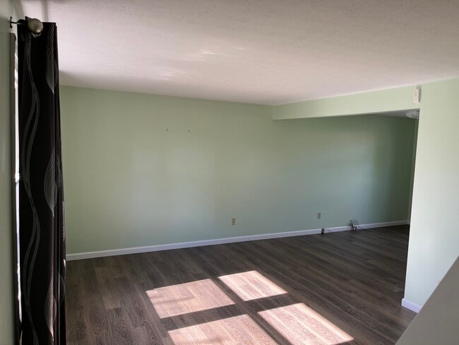 Building Photo - 6364 Skywae Dr