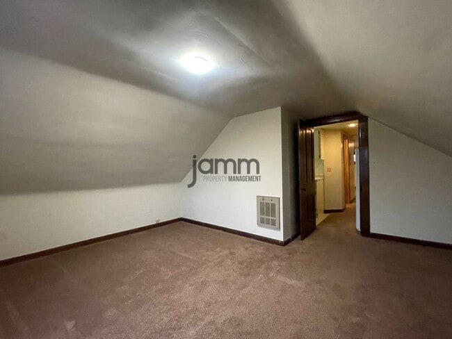 Building Photo - 1695 Glenmont Rd
