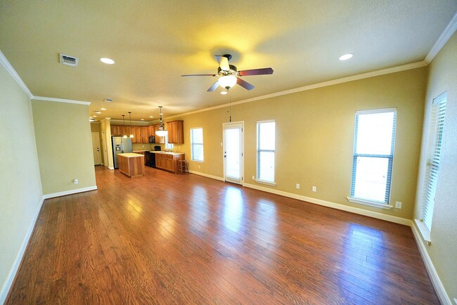 Building Photo - Charming Home in Cotton Crossing – Steps f...