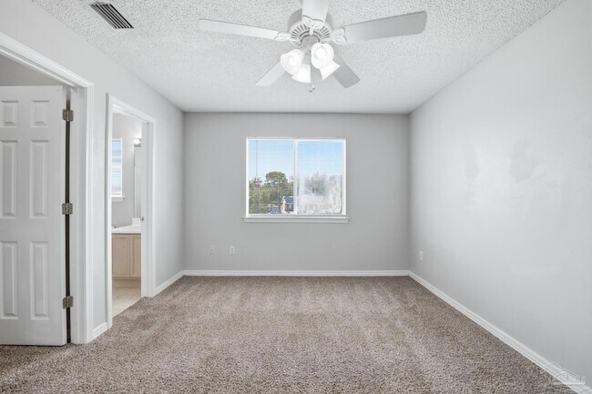 Building Photo - 3212 Fernwood Dr