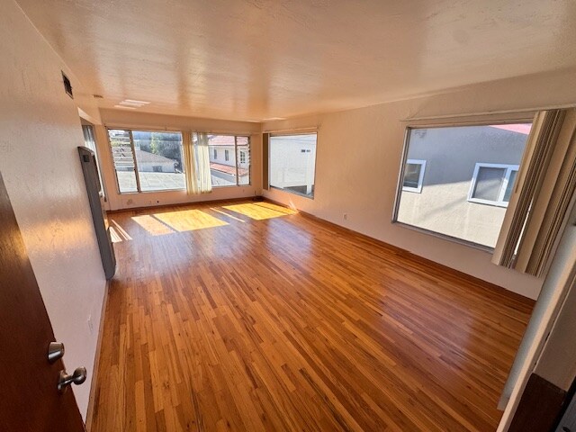 Building Photo - 3728 Ingraham St