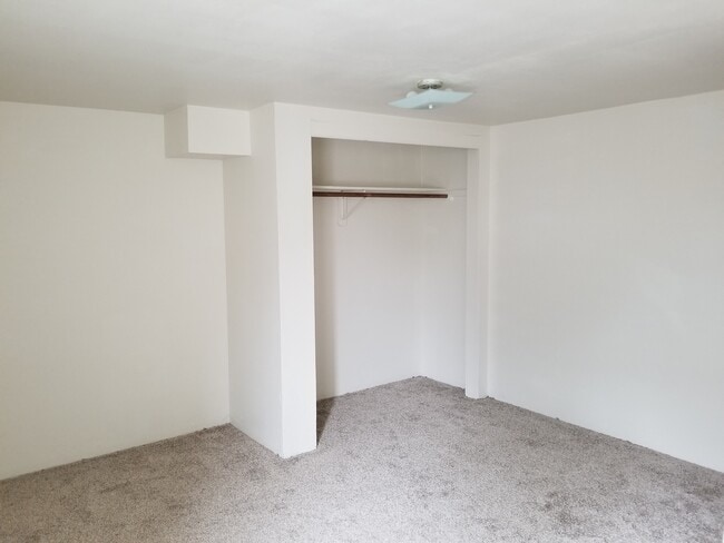 Building Photo - Triplex