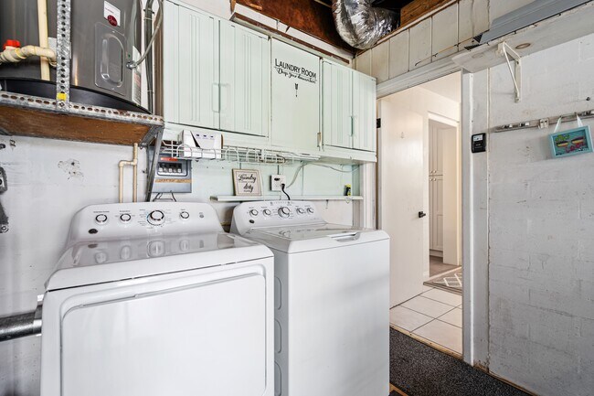 Building Photo - 94 Ivanhoe Dr