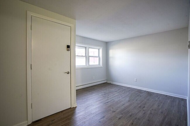 Building Photo - 98 N Alhambra Cir