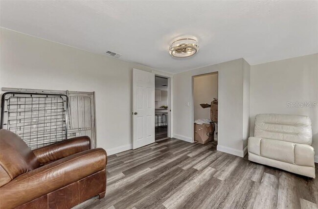 Building Photo - 304 San Carlos Ave